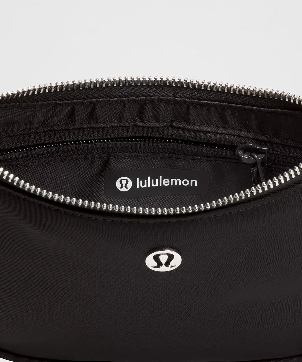 Lululemon City Essentials Bag